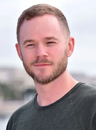 Aaron Ashmore - Ator, 7 de outubro de 1979