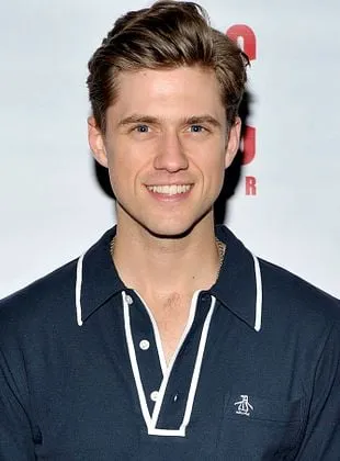 Aaron Tveit - Ator, 21 de outubro de 1983