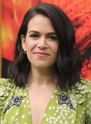 Abbi Jacobson - Roteirista, Atriz, Diretora, 1 de fevereiro de 1984