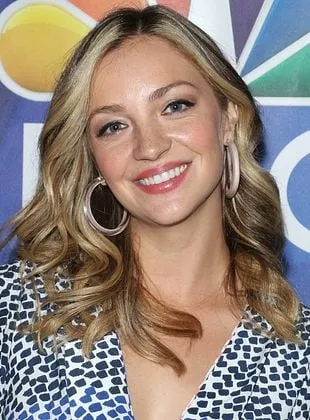 Abby Elliott - Atriz, 16 de junho de 1987