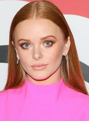 Abigail Cowen - Atriz, 18 de março de 1998