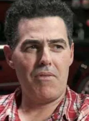 Adam Carolla - Ator, Diretor, Roteirista, 27 de maio de 1964