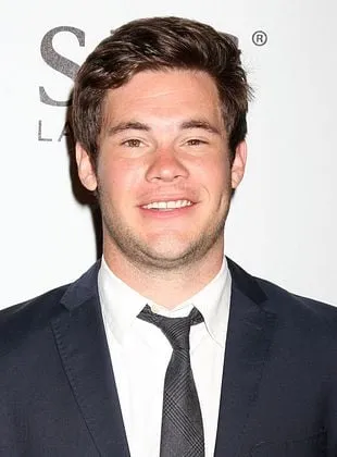Adam Devine - Ator, Roteirista, Produtor Executivo, 7 de novembro de 1983