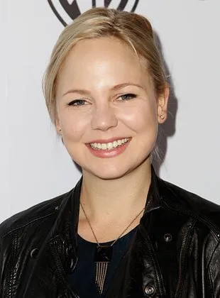 Adelaide Clemens - Atriz, 30 de novembro de 1989