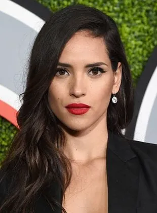 Adria Arjona - Atriz, 25 de abril de 1992
