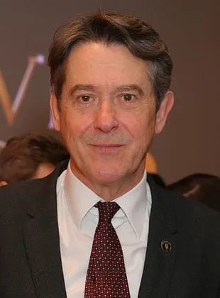 Adrian Lukis - Ator, 28 de março de 1957