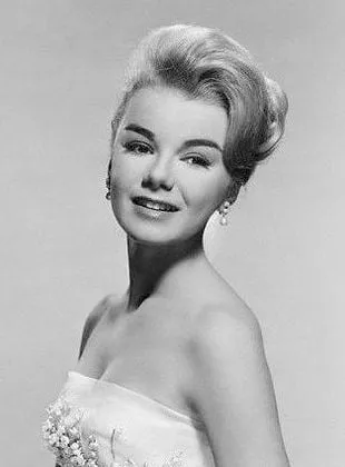 Ahna Capri - Atriz, 6 de junho de 1944, 19 de outubro de 2010