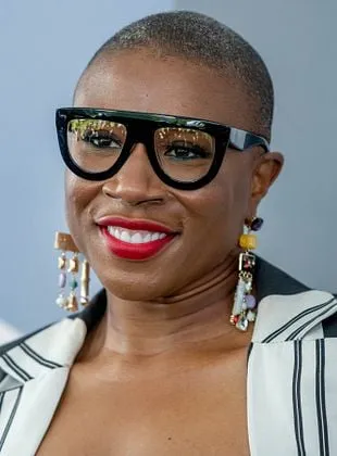 Aisha Hinds - Atriz, 13 de novembro de 1975