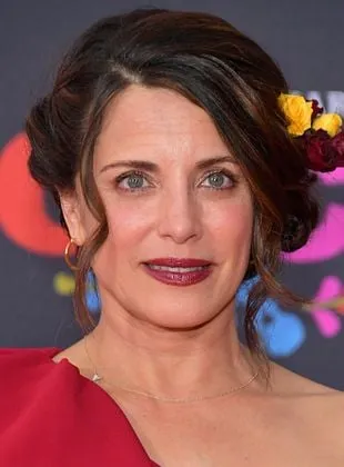 Alanna Ubach - Atriz, 3 de outubro de 1975