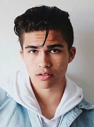 Alex Aiono - Ator, 16 de fevereiro de 1996