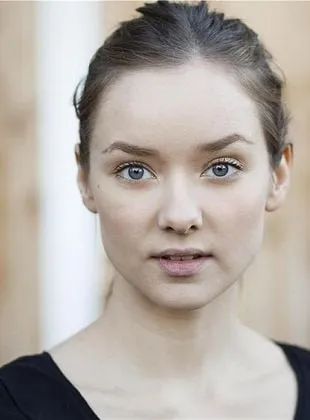 Alexandra Dowling - Atriz, 22 de maio de 1990