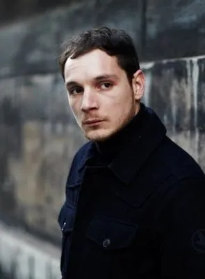 Alexis Manenti - Ator, Roteirista, 12 de fevereiro de 1982