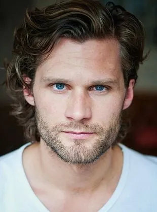 Alexis Michalik - Ator, Diretor, Roteirista, 13 de dezembro de 1982