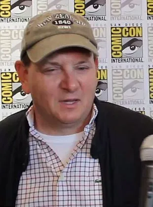 Alfred Gough - Roteirista, Produtor Executivo, Criador, 22 de agosto de 1967