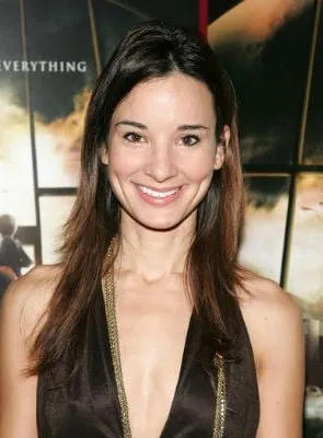 Alison Becker - Atriz, 8 de março de 1977