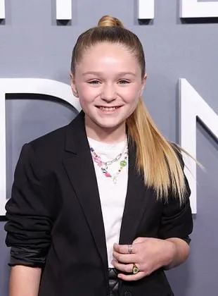 Alix West Lefler - Atriz, 15 de agosto de 2011