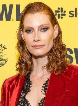 Alyssa Sutherland - Atriz, 23 de setembro de 1982