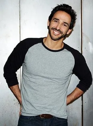 Amir Arison - Ator, 24 de março de 1978