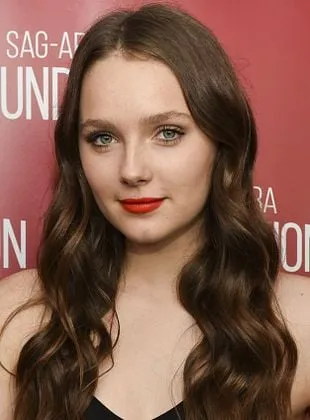 Amy Forsyth - Atriz, Maquiador, 6 de agosto de 1995