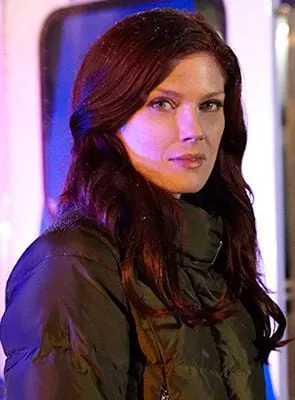 Amy Price-Francis - Atriz, 18 de setembro de 1975