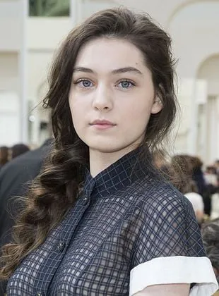 Anamaria Vartolomei - Atriz, 9 de abril de 1999