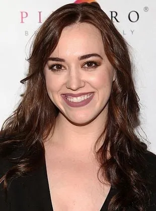 Andrea Bowen - Atriz, 4 de março de 1990