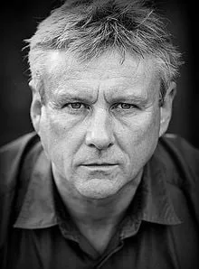 Aneirin Hughes - Ator, 8 de maio de 1958