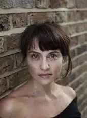 Ania Sowinski - Atriz, 18 de dezembro de 1979