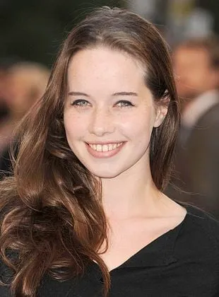 Anna Popplewell - Atriz, 16 de dezembro de 1988