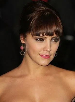 Annabel Scholey - Atriz, 8 de janeiro de 1984