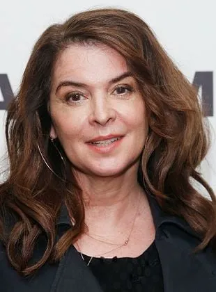 Annabella Sciorra - Atriz, Produtor Associado, 24 de março de 1964