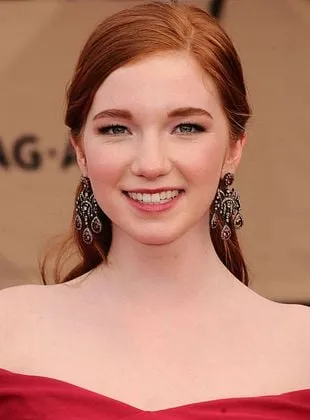 Annalise Basso - Atriz, 2 de dezembro de 1998
