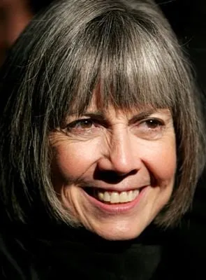 Anne Rice - Autor da obra original, Produtor Executivo, Roteirista, 4 de outubro de 1941, 11 de dezembro de 2021