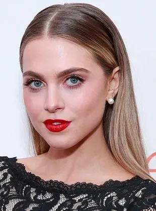 Anne Winters - Atriz, 3 de julho de 1994