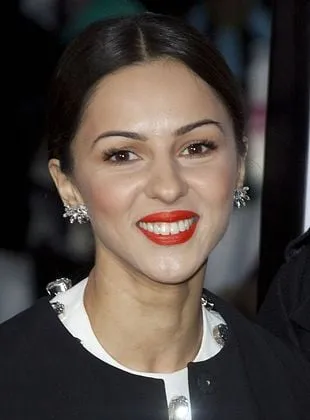 Annet Mahendru - Atriz, 21 de agosto de 1989