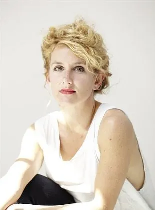 Antonia Buresi - Atriz, Roteirista, 4 de dezembro de 1983