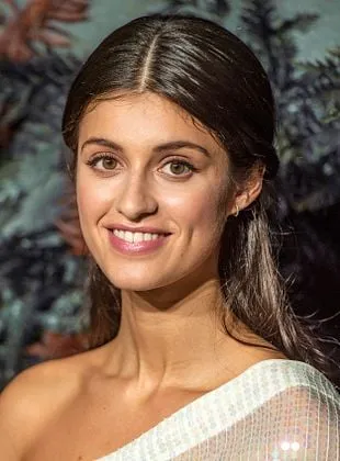 Anya Chalotra - Atriz, 21 de julho de 1996