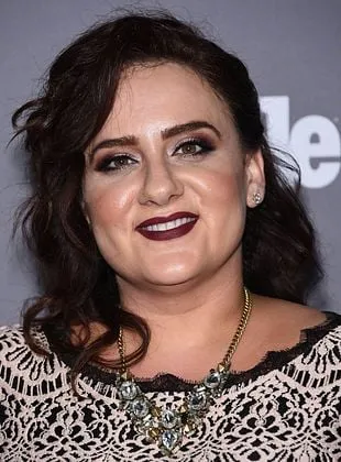 Artemis Pebdani - Atriz, 2 de agosto de 1977