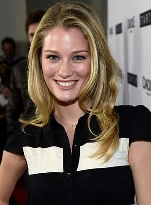 Ashley Hinshaw - Atriz, 11 de dezembro de 1988