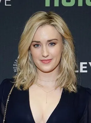 Ashley Johnson - Atriz, Produtor Executivo, 9 de agosto de 1983