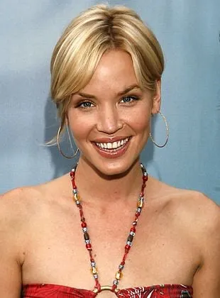 Ashley Scott - Atriz, Maquiador, 13 de julho de 1977