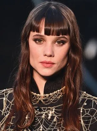 Astrid Bergès-Frisbey - Atriz, 26 de maio de 1986