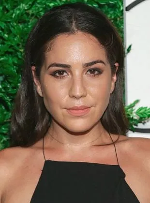 Audrey Esparza - Atriz, 4 de março de 1986