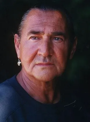 August Schellenberg - Ator, 25 de julho de 1936, 15 de agosto de 2013