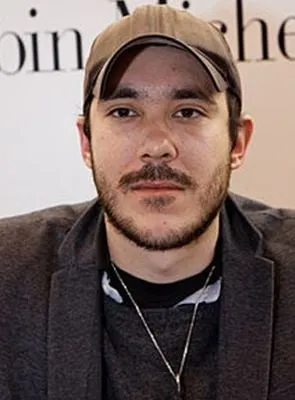 Aurélien Molas - Roteirista, Criador, Produtor, 4 de outubro de 1985