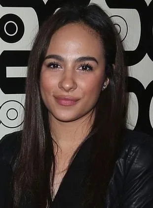 Aurora Perrineau - Atriz, 23 de setembro de 1994