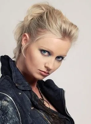 Axelle Carolyn - Diretora, Atriz, Roteirista, 3 de abril de 1979