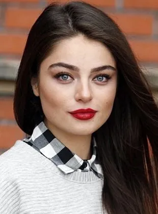 Ayça Ayşin Turan - 25 de outubro de 1992