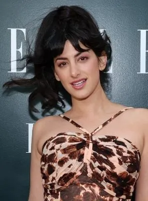 Ayden Mayeri - Atriz, 1 de outubro de 1990