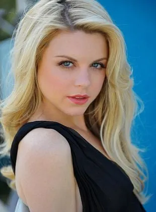 Bailey De Young - Atriz, 16 de setembro de 1989